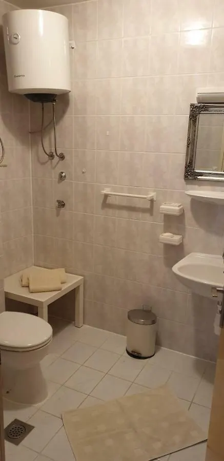 Apartments Grgic Baska  0*, Baska (Krk) Croatia