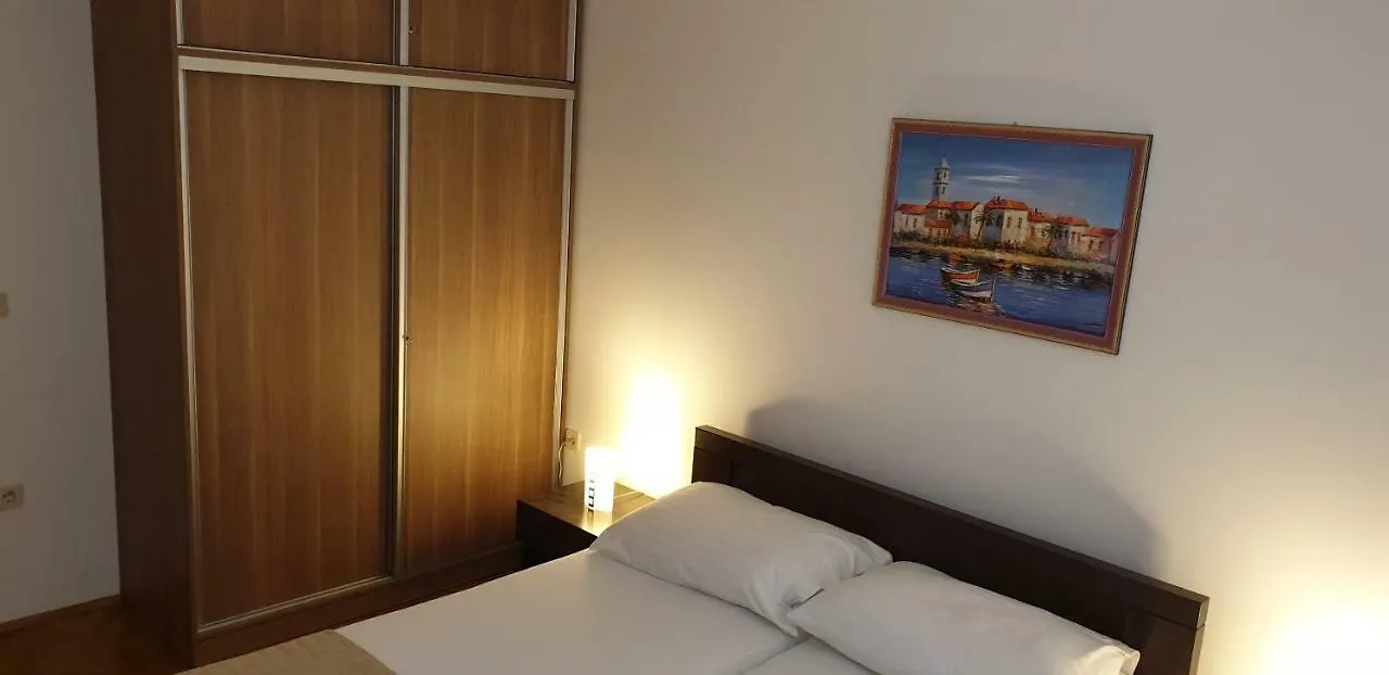 Apartments Grgic Baska  0*, Baska (Krk)
