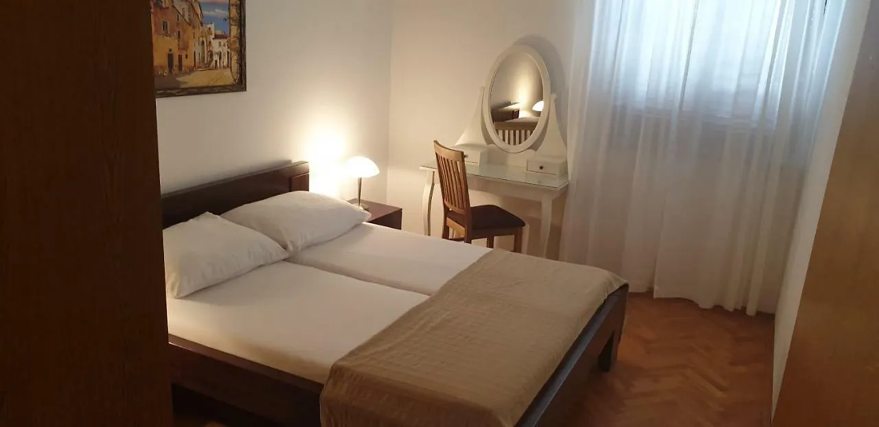 Apartments Grgic Baska  0*, Baska (Krk)